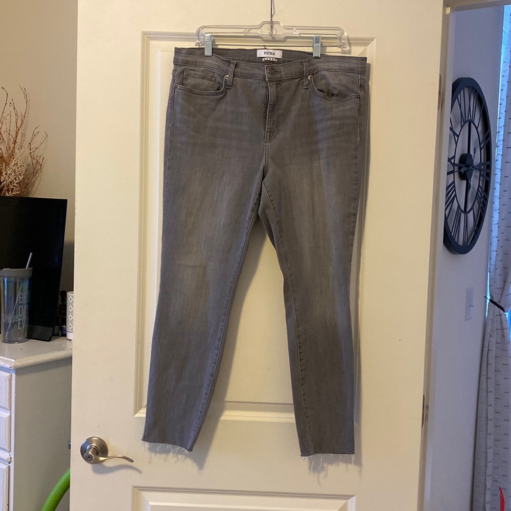 Grey Skinny Jeans🌙